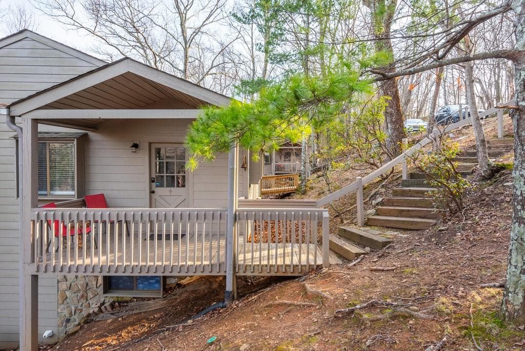 2 bedroom, 3 bathroom, 1,152 sq ft townhouse for sale at 200 Villa Road 122, Jasper, GA 30143 — photo 1 of 46