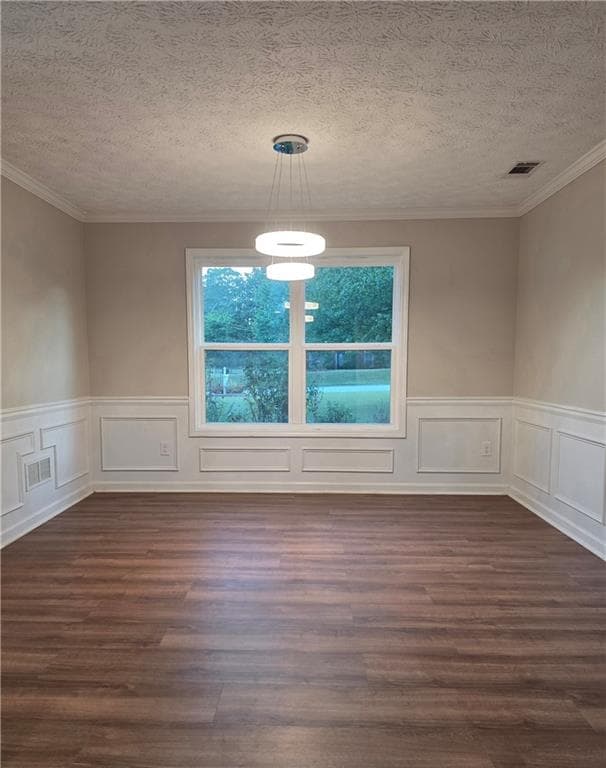 4 bedroom, 2 bathroom, 2,088 sq ft single family residence under contract at 2800 Cove Crossing Drive, Lawrenceville, GA 30045 — photo 7