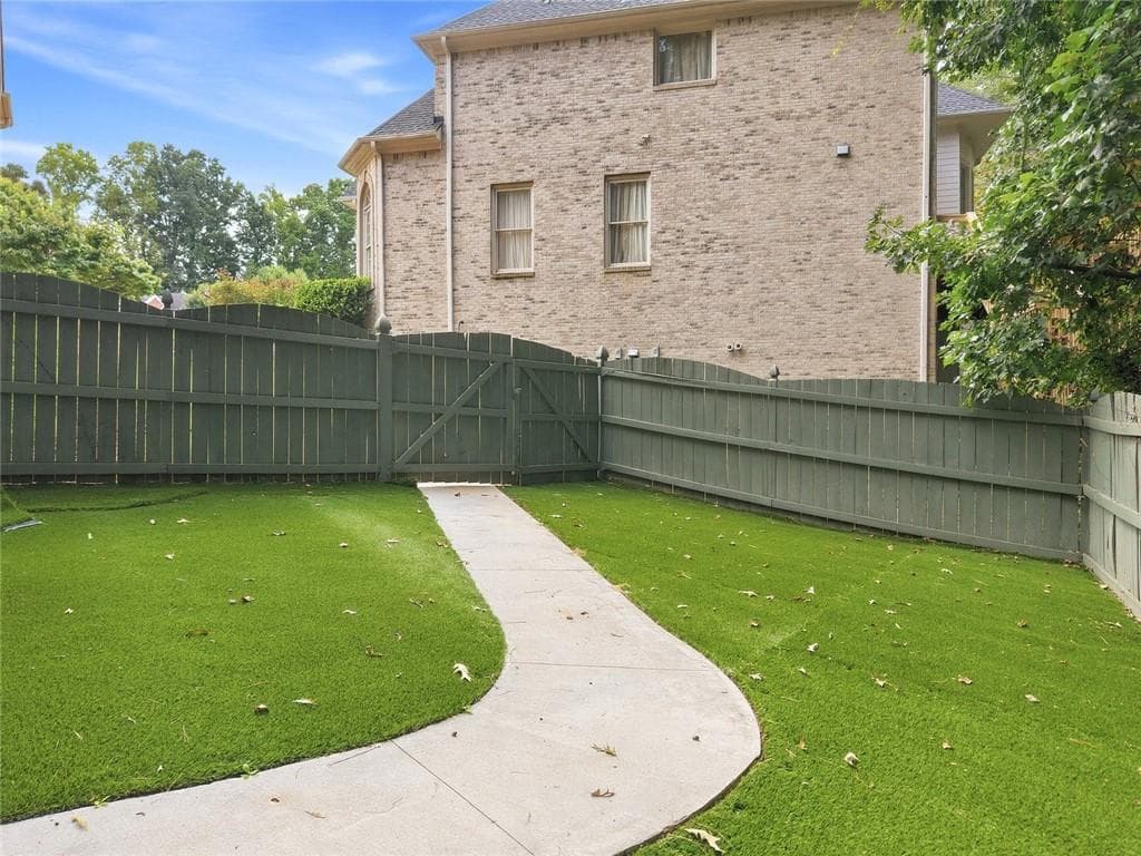 7 bedroom, 5 bathroom, 5,746 sq ft single family residence under contract at 1420 Cresthaven Lane, Lawrenceville, GA 30043 — photo 5