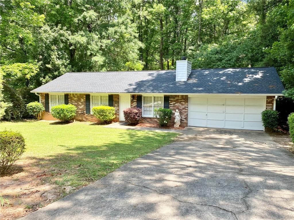 3 bedroom, 2 bathroom, 1,261 sq ft single family residence for rent at 305 Deergrass Trail, Peachtree City, GA 30269 for $2,250 a month