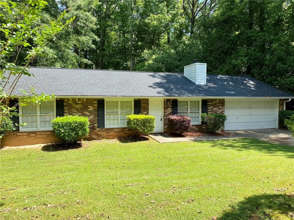 3 bedroom, 2 bathroom, 1,261 sq ft single family residence for rent at 305 Deergrass Trail, Peachtree City, GA 30269 for $2,250 a month — photo 2