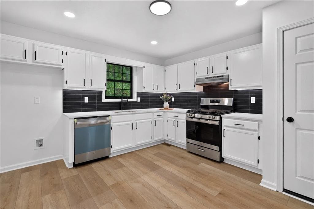 3 bedroom, 2 bathroom, 1,440 sq ft single family residence under contract at 711 Mary Erna Drive, Fairburn, GA 30213 — photo 4