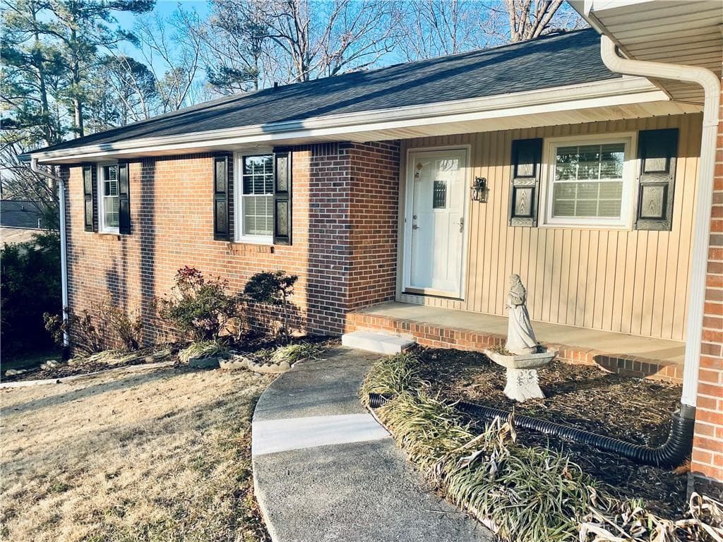 4 bedroom, 3 bathroom, 1,630 sq ft single family residence for rent at 637 Rae Drive, Lawrenceville, GA 30044 for $2,499 a month — photo 1 of 27