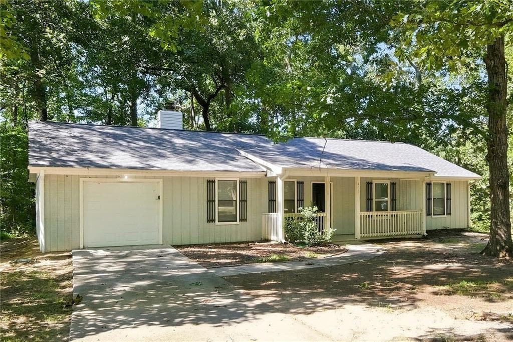 3 bedroom, 2 bathroom, 1,346 sq ft single family residence for rent at 413 Bob Wood Drive, Loganville, GA 30052 for $1,730 a month — photo 2