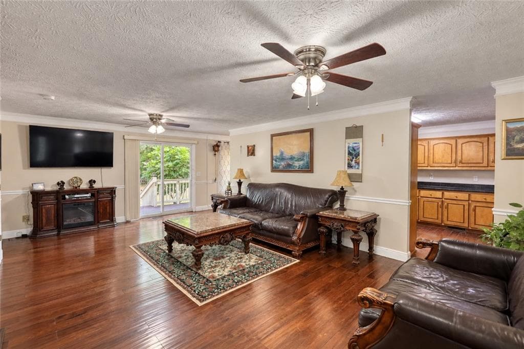 3 bedroom, 2 bathroom, 1,853 sq ft single family residence for sale at 1042 Duke Drive, Conyers, GA 30013 — photo 4