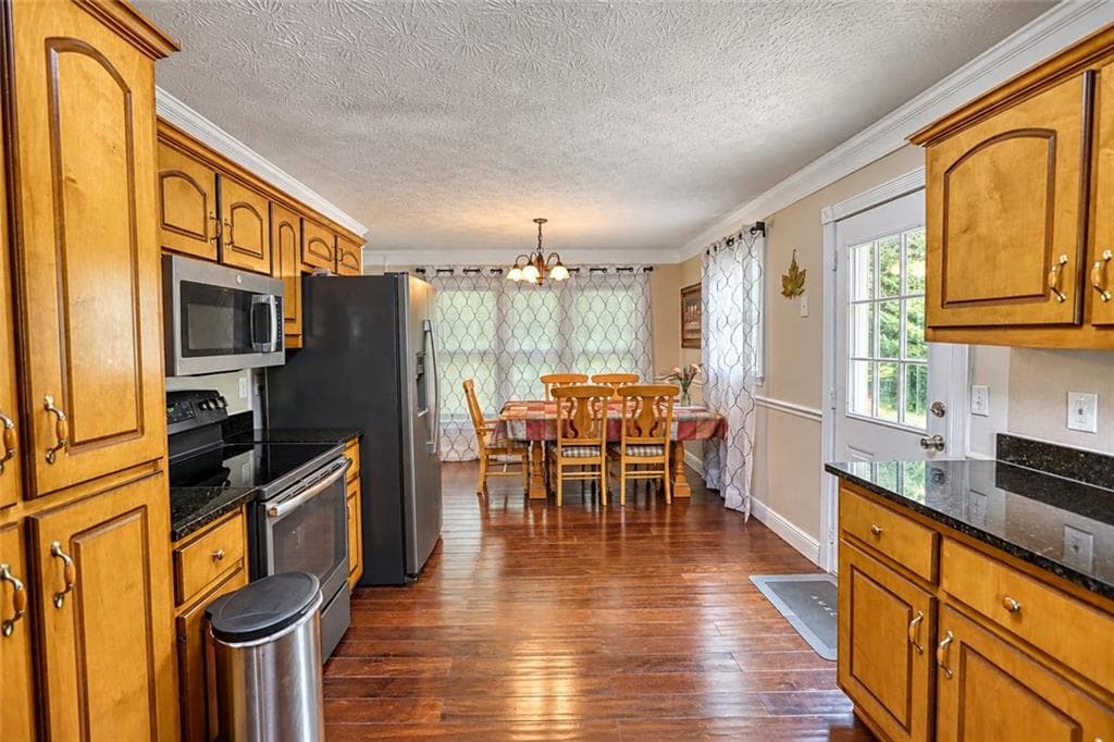 3 bedroom, 2 bathroom, 1,853 sq ft single family residence for sale at 1042 Duke Drive, Conyers, GA 30013 — photo 5