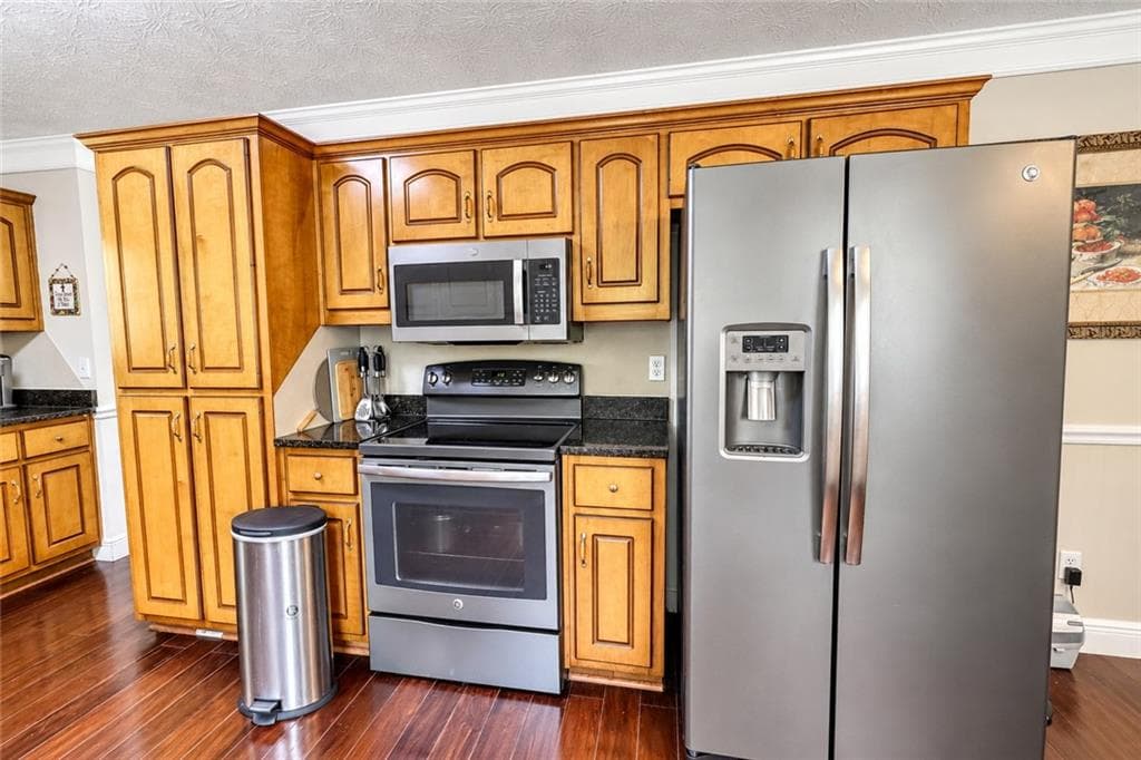 3 bedroom, 2 bathroom, 1,853 sq ft single family residence for sale at 1042 Duke Drive, Conyers, GA 30013 — photo 6
