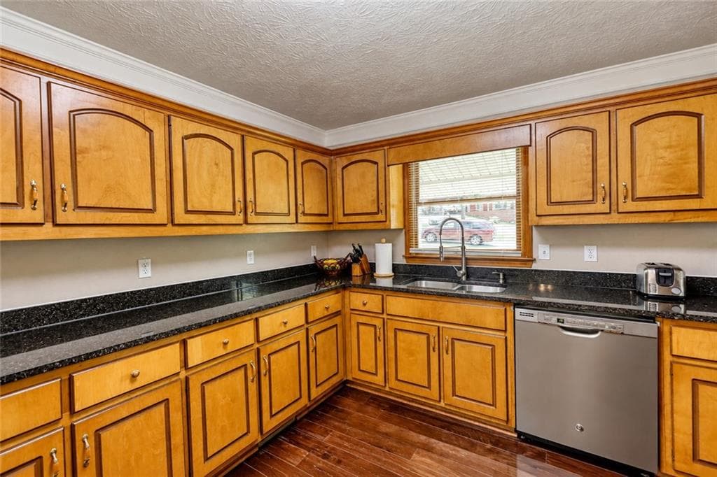 3 bedroom, 2 bathroom, 1,853 sq ft single family residence for sale at 1042 Duke Drive, Conyers, GA 30013 — photo 7