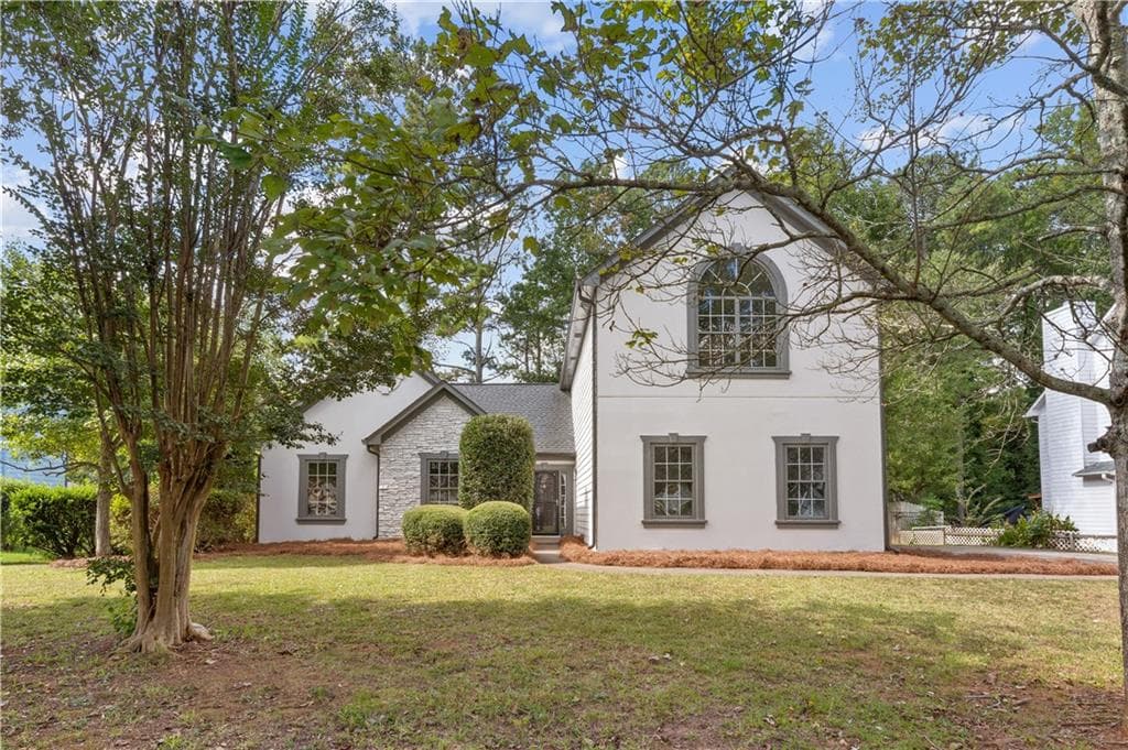 4 bedroom, 2 bathroom, 2,221 sq ft single family residence for sale at 5500 Arrowind Road, Lilburn, GA 30047 — photo 2