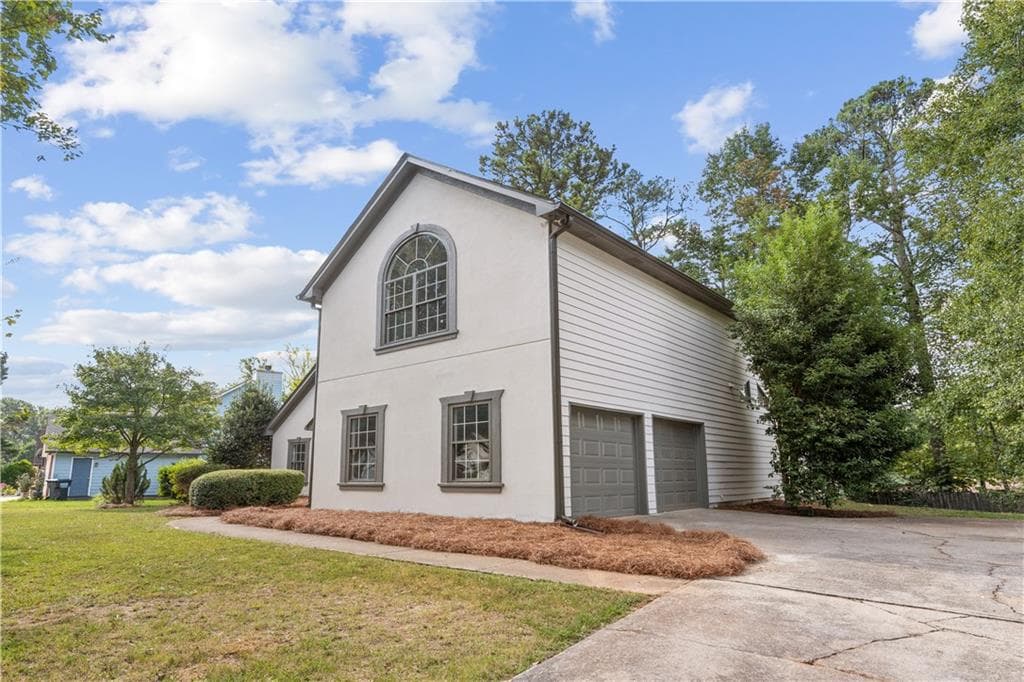 4 bedroom, 2 bathroom, 2,221 sq ft single family residence for sale at 5500 Arrowind Road, Lilburn, GA 30047