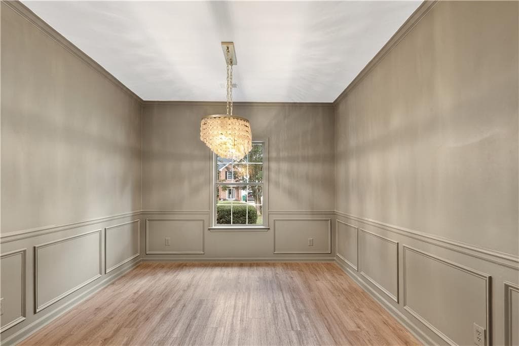 4 bedroom, 2 bathroom, 2,221 sq ft single family residence for sale at 5500 Arrowind Road, Lilburn, GA 30047 — photo 9
