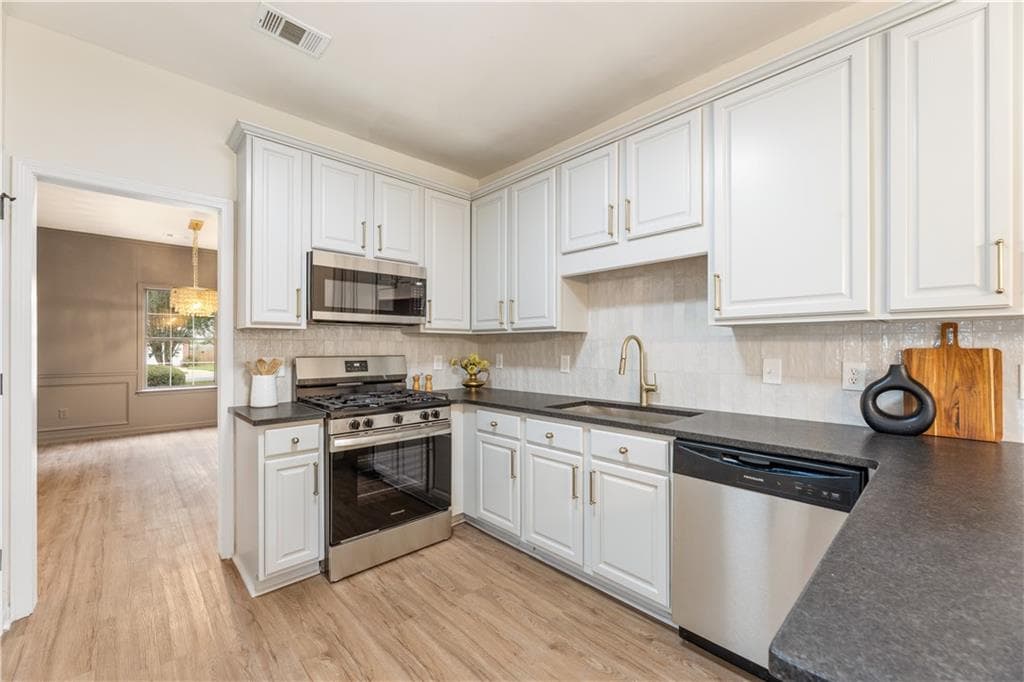 4 bedroom, 2 bathroom, 2,221 sq ft single family residence for sale at 5500 Arrowind Road, Lilburn, GA 30047 — photo 6