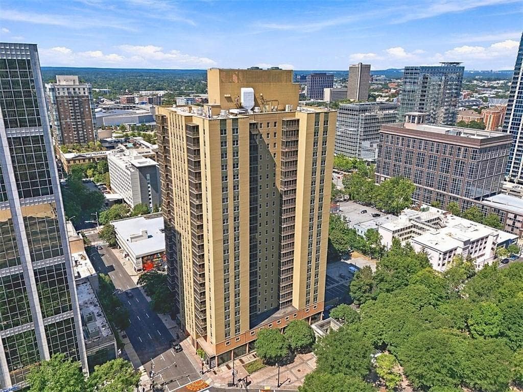 1 bedroom, 1 bathroom, 641 sq ft condominium for sale at 300 Peachtree Street 20O, Atlanta, GA 30308 — photo 5