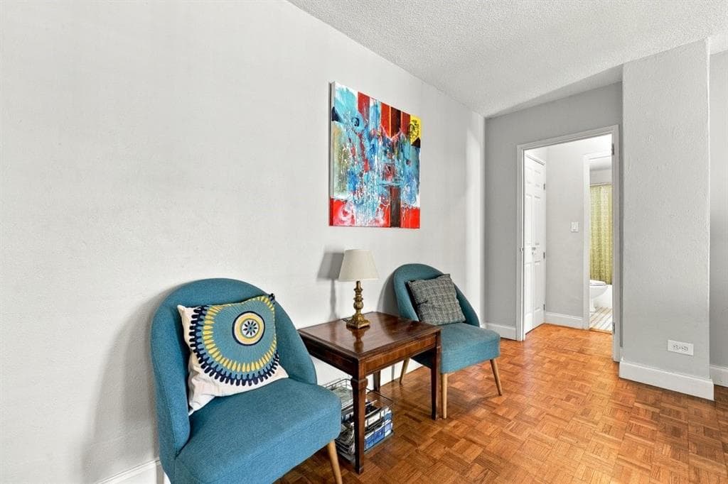 1 bedroom, 1 bathroom, 641 sq ft condominium for sale at 300 Peachtree Street 20O, Atlanta, GA 30308 — photo 6