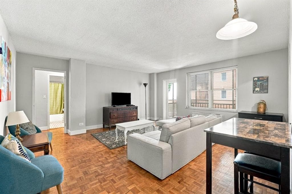 1 bedroom, 1 bathroom, 641 sq ft condominium for sale at 300 Peachtree Street 20O, Atlanta, GA 30308 — photo 8