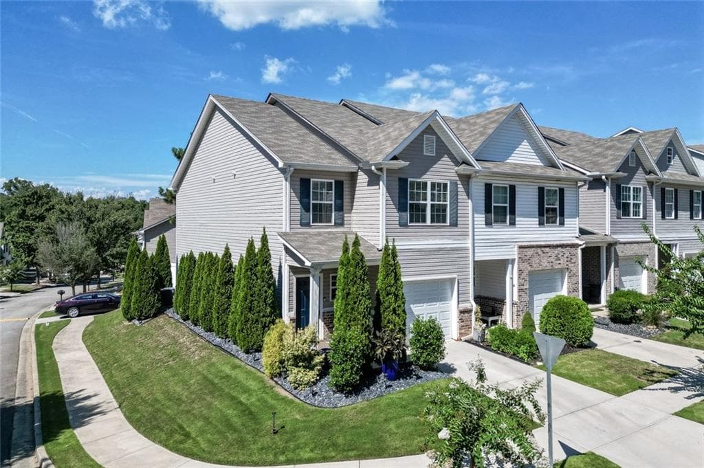 3 bedroom, 3 bathroom, 1,692 sq ft townhouse for sale at 4694 Beacon Ridge Lane, Flowery Branch, GA 30542 — photo 4