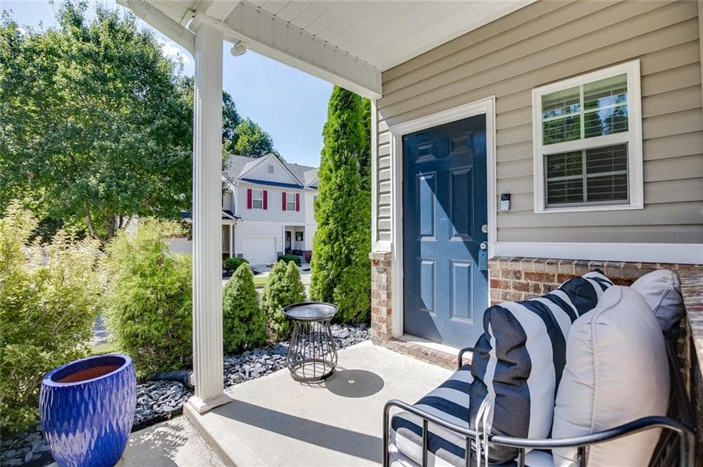 3 bedroom, 3 bathroom, 1,692 sq ft townhouse for sale at 4694 Beacon Ridge Lane, Flowery Branch, GA 30542 — photo 5