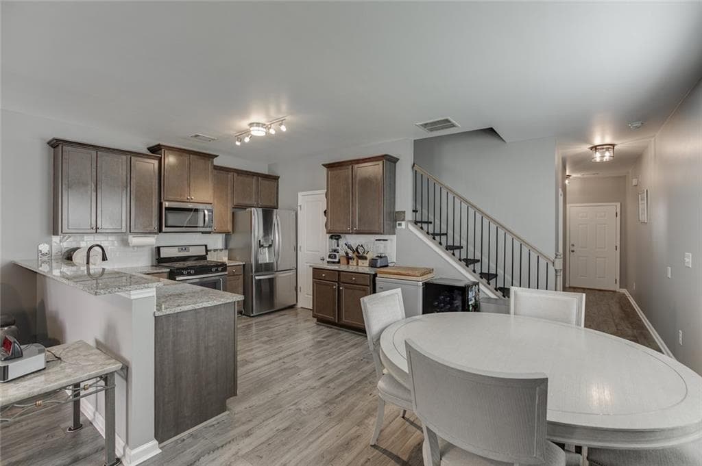 3 bedroom, 3 bathroom, 1,692 sq ft townhouse for sale at 4694 Beacon Ridge Lane, Flowery Branch, GA 30542 — photo 9