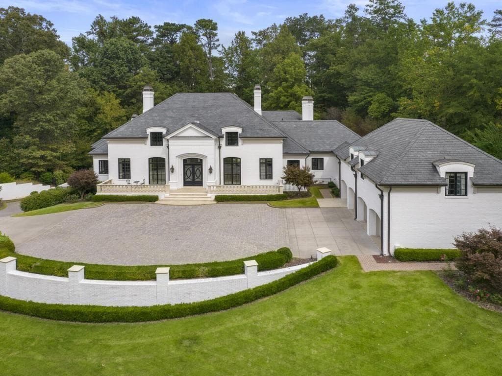 8 bedroom, 10 bathroom, 9,377 sq ft single family residence for rent at 997 Davis Drive, Atlanta, GA 30327 for $40,000 a month — photo 2