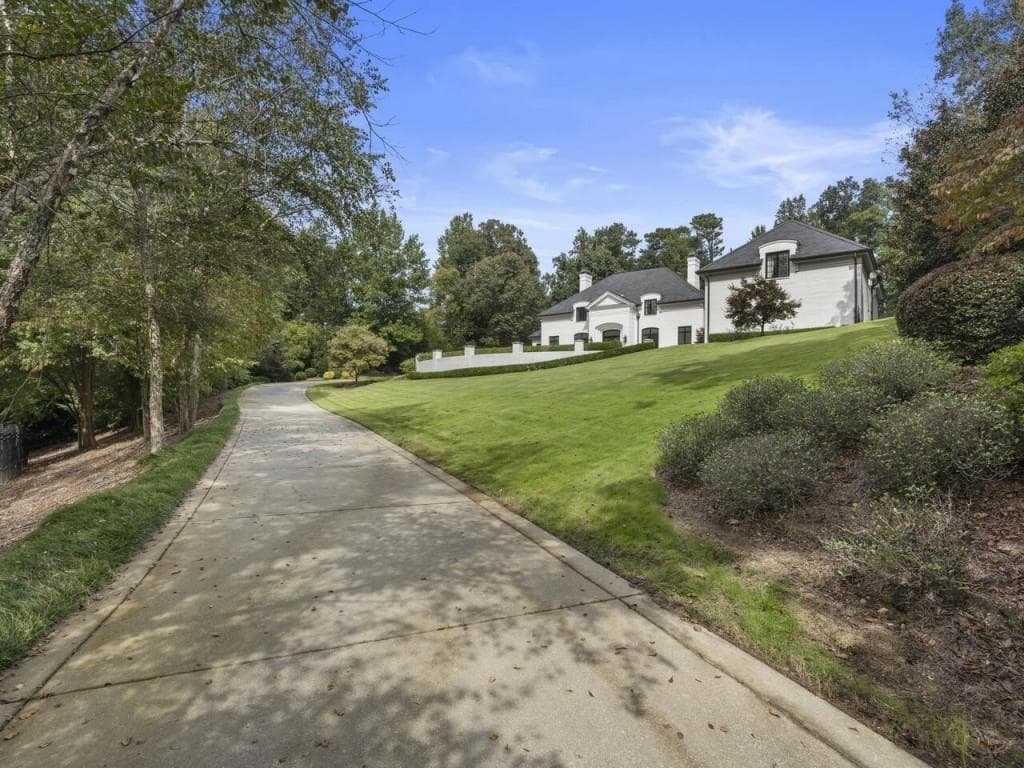 8 bedroom, 10 bathroom, 9,377 sq ft single family residence for rent at 997 Davis Drive, Atlanta, GA 30327 for $40,000 a month — photo 5