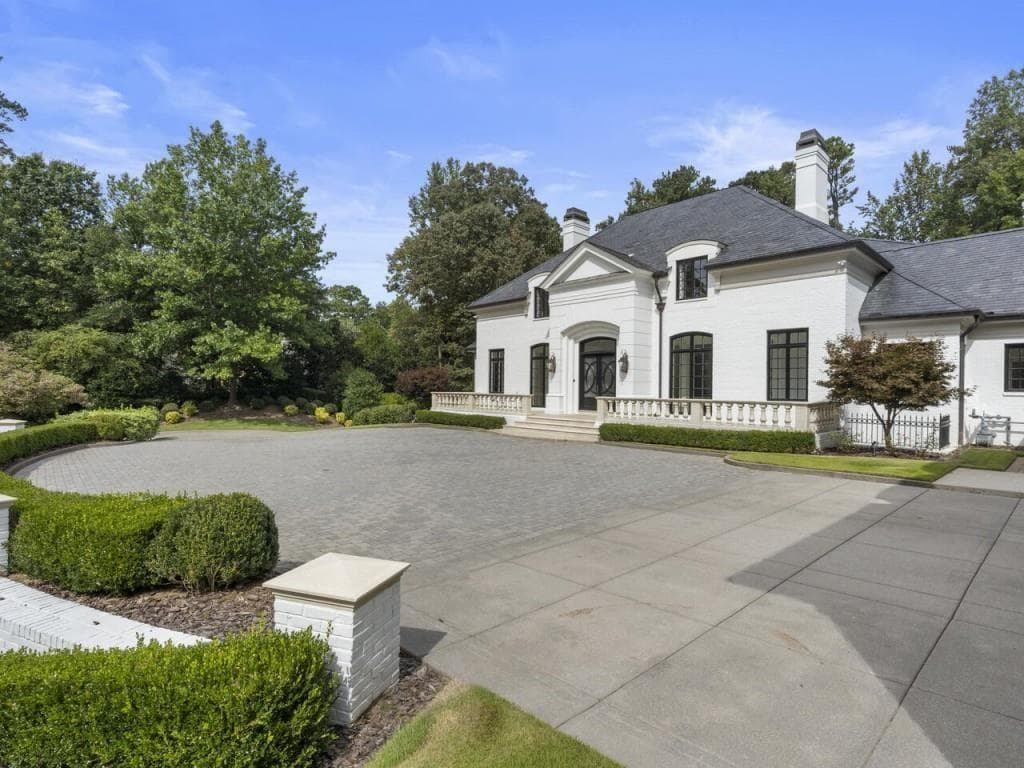 8 bedroom, 10 bathroom, 9,377 sq ft single family residence for rent at 997 Davis Drive, Atlanta, GA 30327 for $40,000 a month — photo 6
