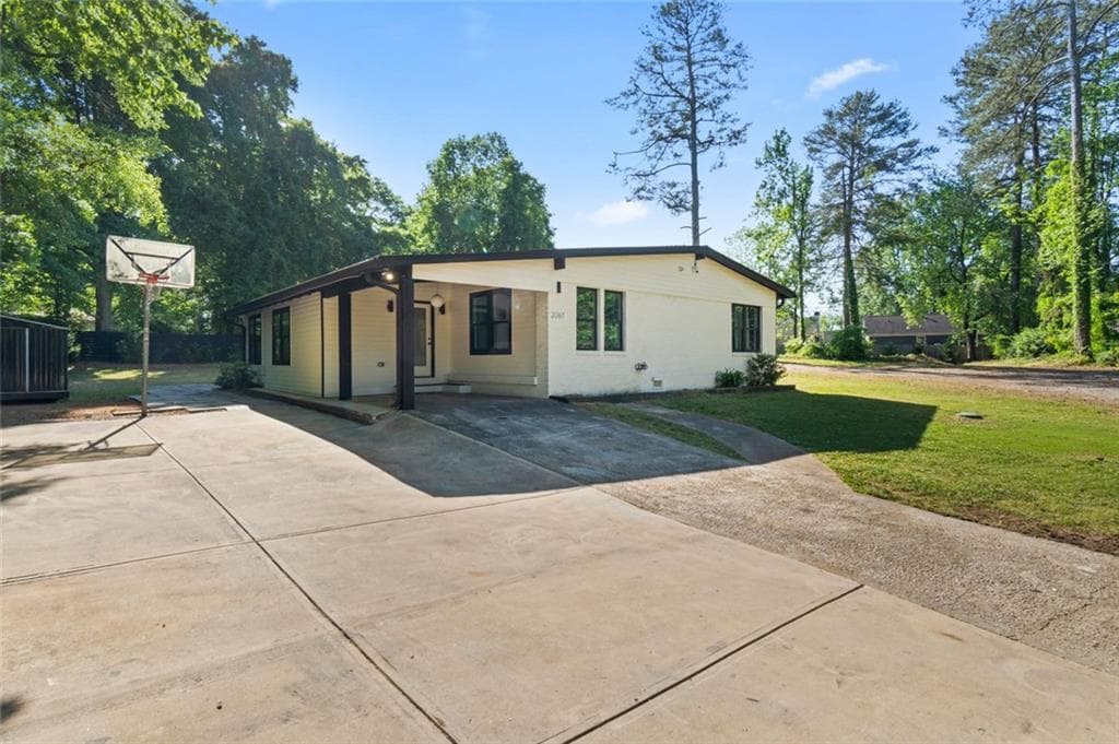 3 bedroom, 3 bathroom, 1,850 sq ft single family residence for sale at 2061 Shady Lane, Tucker, GA 30084 — photo 5