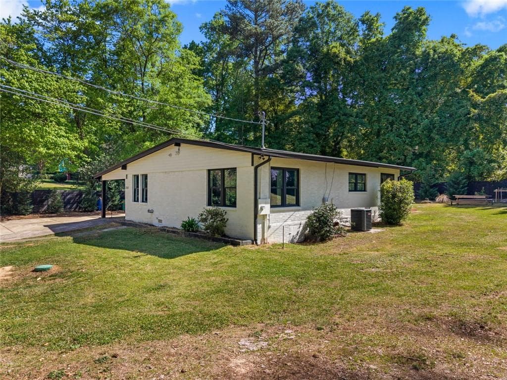 3 bedroom, 3 bathroom, 1,850 sq ft single family residence for sale at 2061 Shady Lane, Tucker, GA 30084 — photo 7