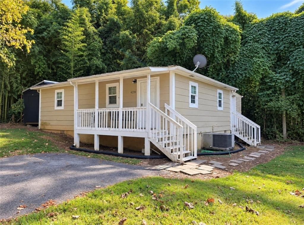 other under contract at 4220 Holland Drive, Gainesville, GA 30504 — photo 2
