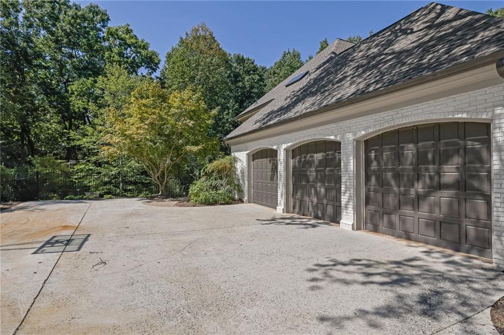 5 bedroom, 7 bathroom, 7,502 sq ft single family residence for sale at 4075 Brixham Way, Johns Creek, GA 30022 — photo 3