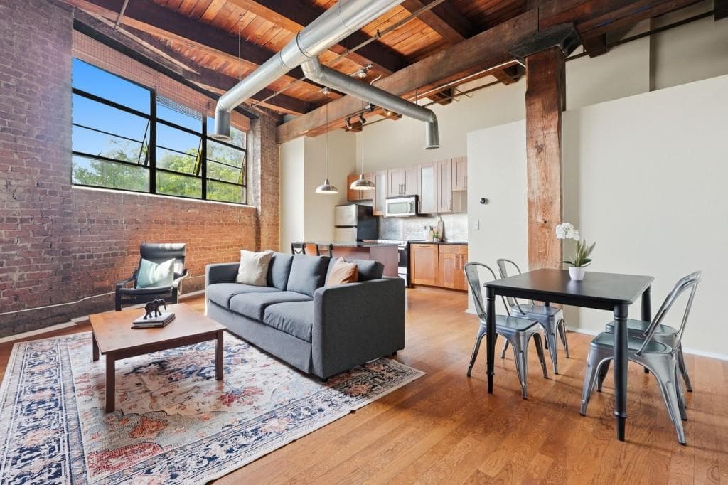 2 bedroom, 1 bathroom, 1,041 sq ft condominium for sale at 326 Nelson Street 205, Atlanta, GA 30313