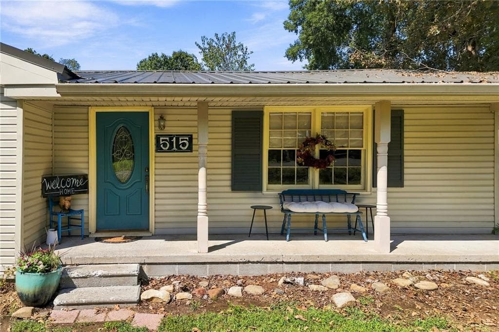 3 bedroom, 1 bathroom, 1,149 sq ft single family residence for sale at 515 S 5th Avenue, Chatsworth, GA 30705 — photo 3