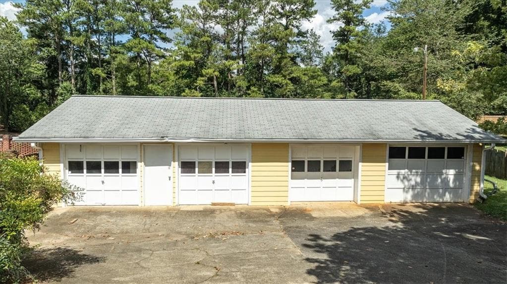 4 bedroom, 3 bathroom, 3,850 sq ft single family residence for sale at 580 Hurt Road, Smyrna, GA 30082 — photo 8