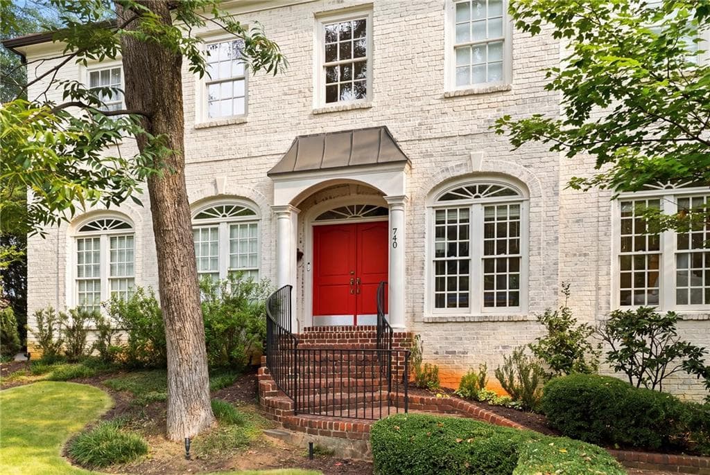 6 bedroom, 5 bathroom, 4,853 sq ft single family residence for sale at 740 E Morningside Drive, Atlanta, GA 30324 — photo 2