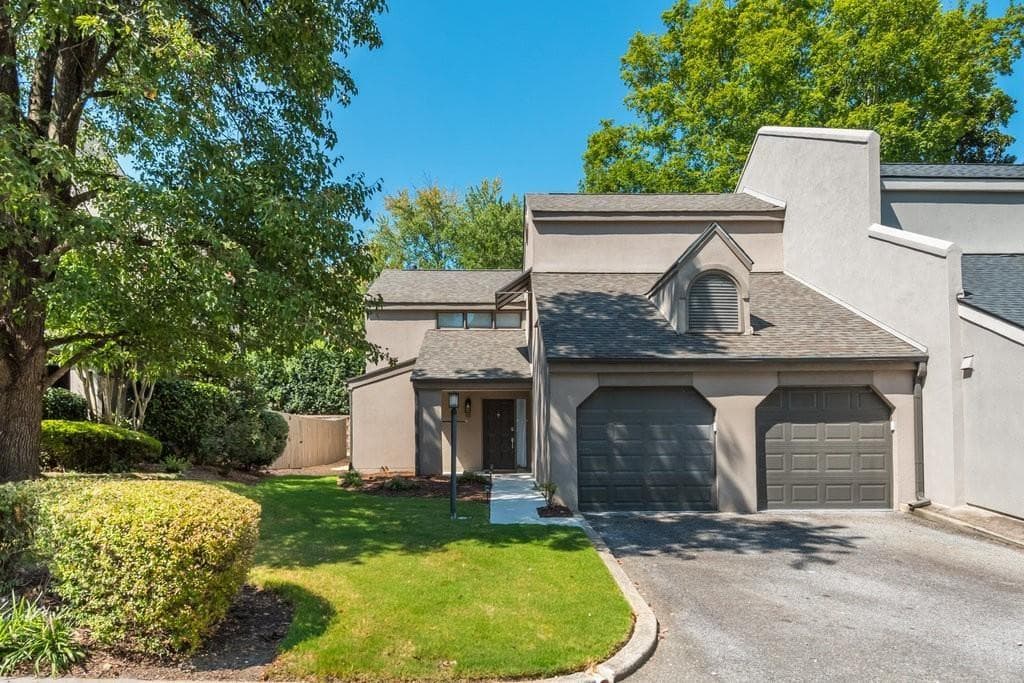 3 bedroom, 3 bathroom, 1,782 sq ft townhouse for rent at 2914 Lenox Road 19, Atlanta, GA 30324 for $3,950 a month — photo 2