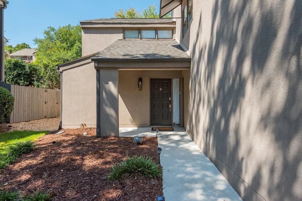 3 bedroom, 3 bathroom, 1,782 sq ft townhouse for rent at 2914 Lenox Road 19, Atlanta, GA 30324 for $3,950 a month — photo 3