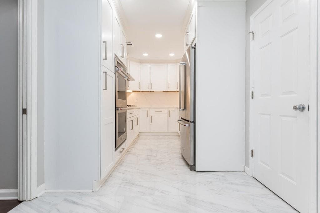 3 bedroom, 3 bathroom, 1,782 sq ft townhouse for rent at 2914 Lenox Road 19, Atlanta, GA 30324 for $3,950 a month — photo 5