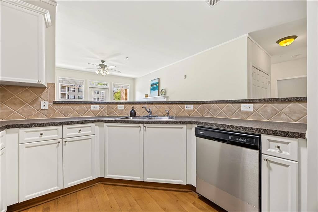 2 bedroom, 2 bathroom, 1,195 sq ft condominium for sale at 3150 Woodwalk Drive 3206, Atlanta, GA 30339 — photo 7
