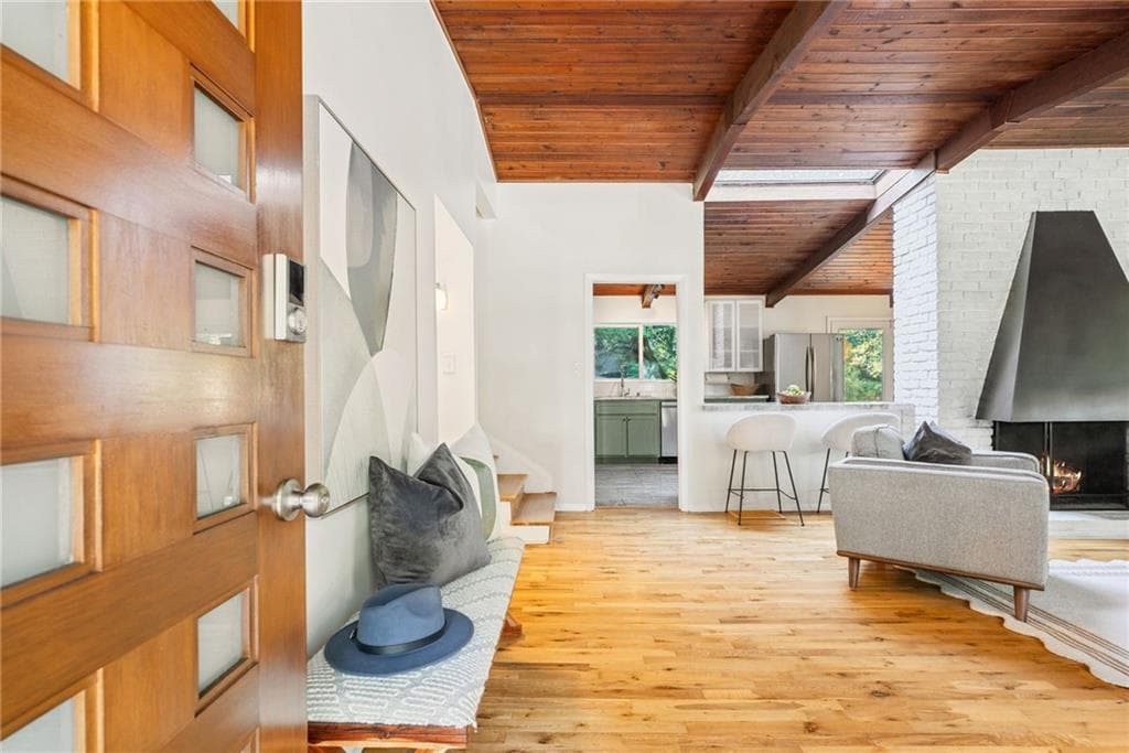 4 bedroom, 3 bathroom, 1,994 sq ft single family residence under contract at 3390 Heartwood Lane, Atlanta, GA 30340 — photo 2
