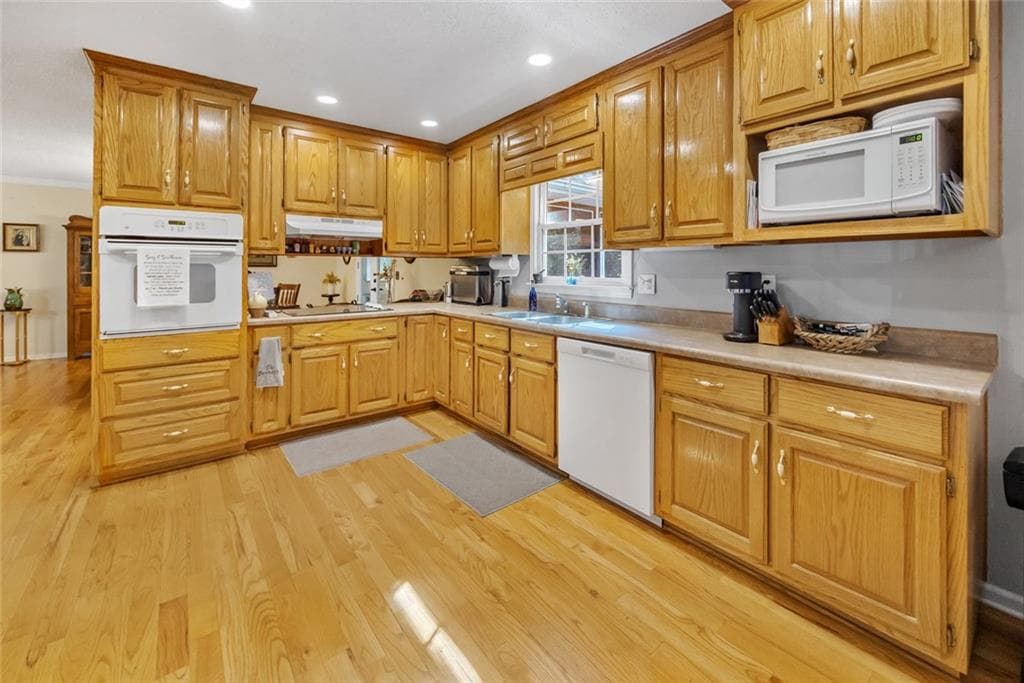 3 bedroom, 3 bathroom, 2,173 sq ft single family residence for sale at 4150 Martin Lane, Cumming, GA 30028 — photo 4