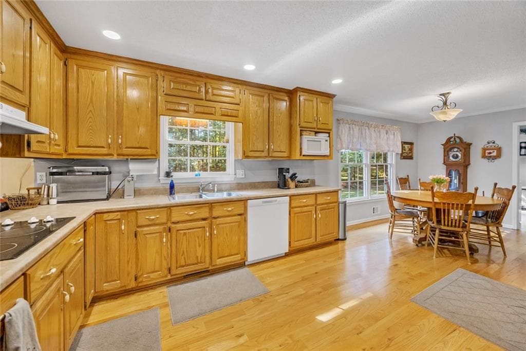 3 bedroom, 3 bathroom, 2,173 sq ft single family residence for sale at 4150 Martin Lane, Cumming, GA 30028 — photo 10