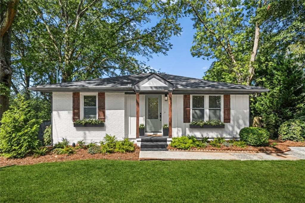 3 bedroom, 2 bathroom, 1,600 sq ft single family residence under contract at 811 Mclinden Avenue, Smyrna, GA 30080