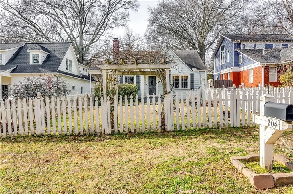 3 bedroom, 2 bathroom, 1,150 sq ft single family residence for sale at 204 Norwood Avenue, Atlanta, GA 30317 — photo 2