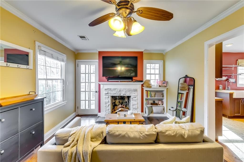 3 bedroom, 2 bathroom, 1,150 sq ft single family residence for sale at 204 Norwood Avenue, Atlanta, GA 30317 — photo 5