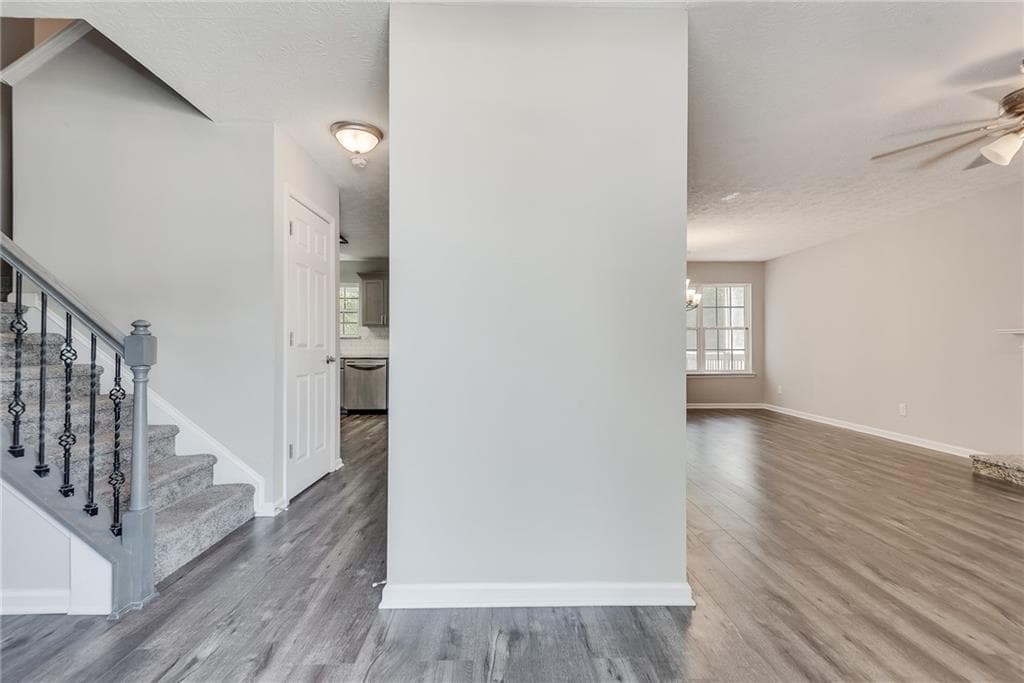 3 bedroom, 3 bathroom, 1,523 sq ft single family residence for sale at 4390 Telida Trail, Snellville, GA 30039 — photo 6