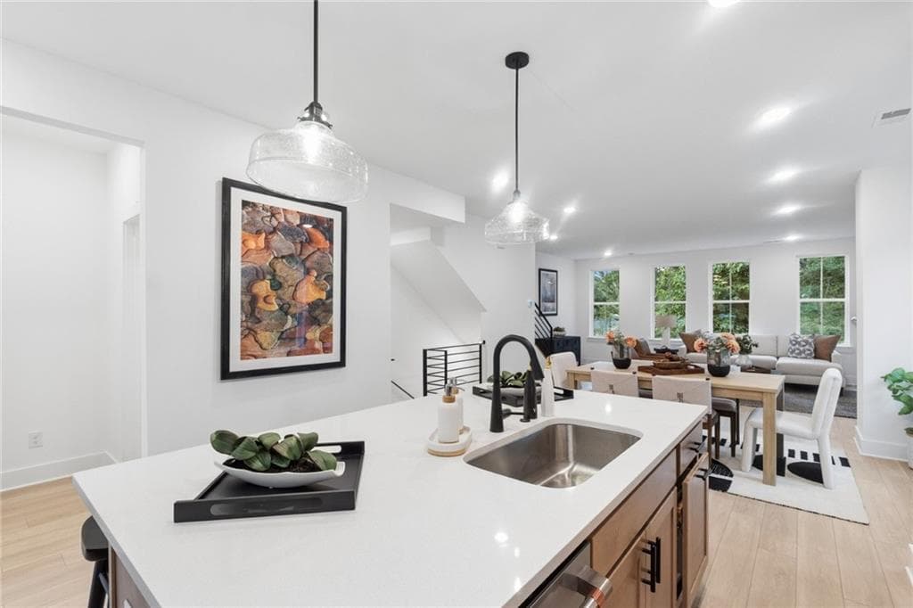 4 bedroom, 4 bathroom, 1,919 sq ft single family residence under contract at 642 Memphis Drive, Scottdale, GA 30079 — photo 6
