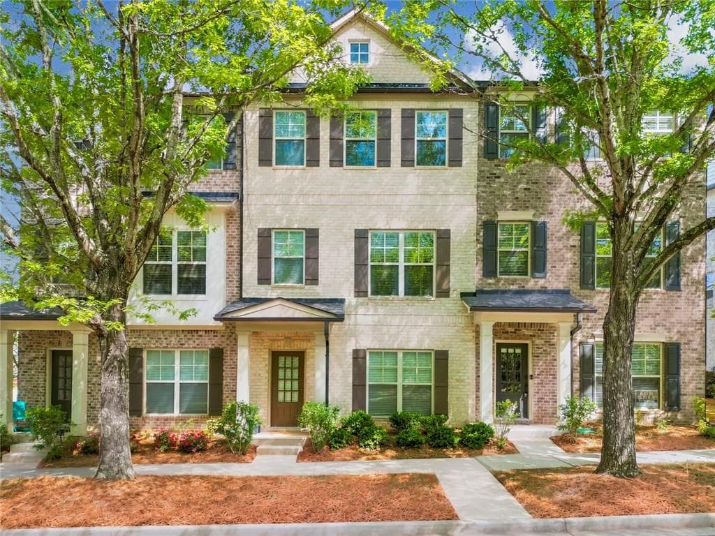 3 bedroom, 4 bathroom, 2,000 sq ft townhouse for sale at 1560 Baygreen Road, Suwanee, GA 30024
