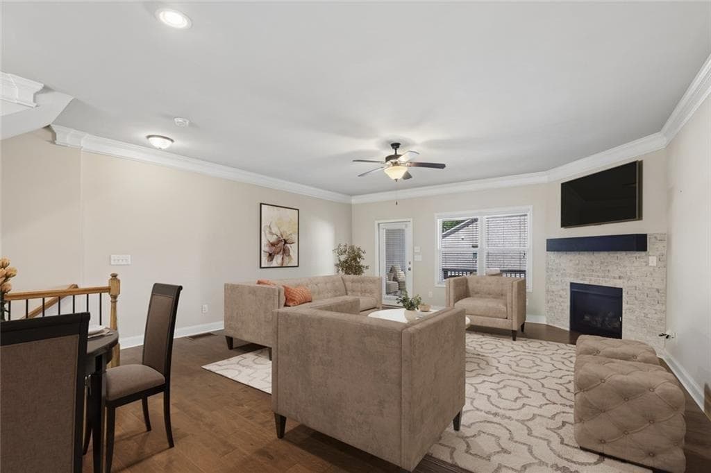 3 bedroom, 4 bathroom, 2,000 sq ft townhouse for sale at 1560 Baygreen Road, Suwanee, GA 30024 — photo 2