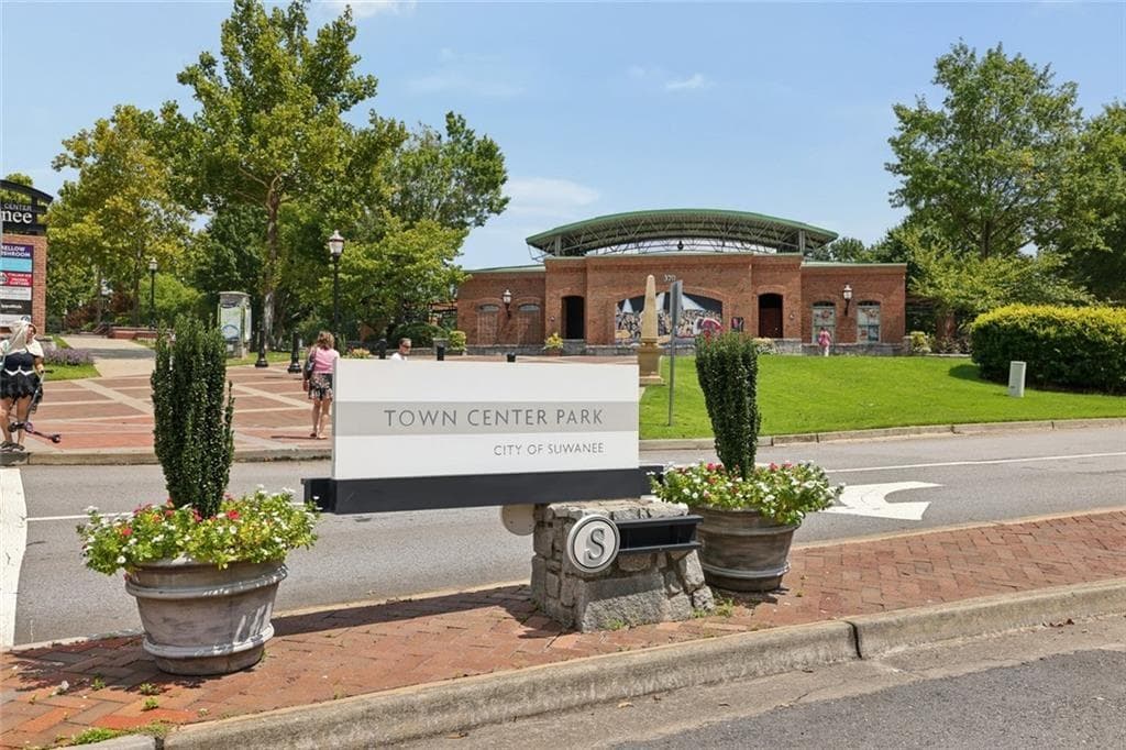 3 bedroom, 4 bathroom, 2,000 sq ft townhouse for sale at 1560 Baygreen Road, Suwanee, GA 30024 — photo 8