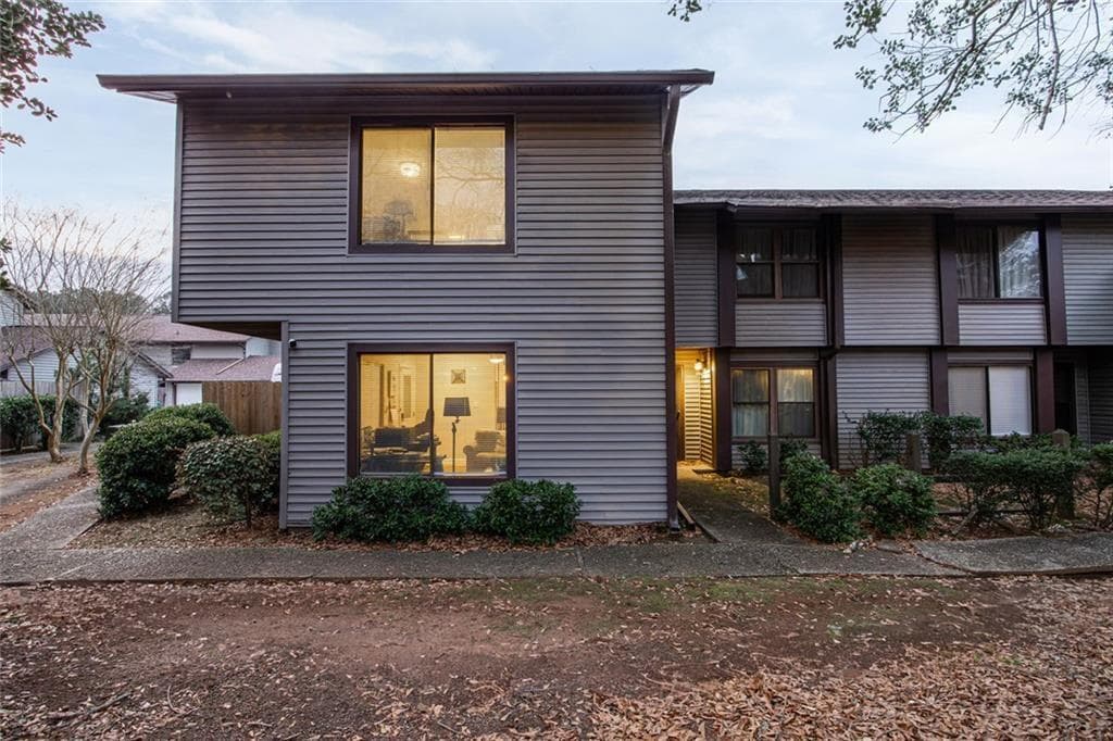 3 bedroom, 3 bathroom, 1,266 sq ft townhouse for sale at 2739 Whitewater Court, Austell, GA 30106