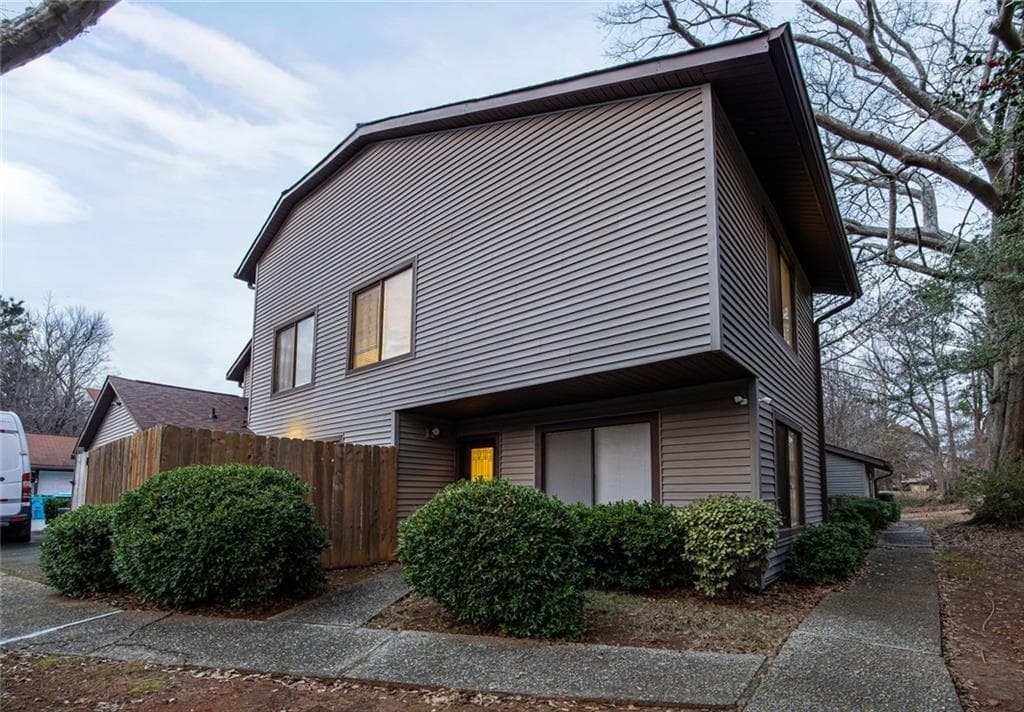 3 bedroom, 3 bathroom, 1,266 sq ft townhouse for sale at 2739 Whitewater Court, Austell, GA 30106 — photo 2